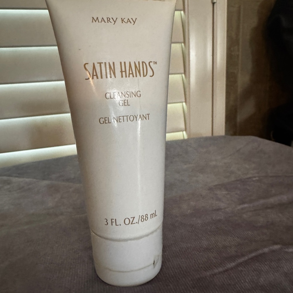 Mary Kay Satin Hands Gel in Elegant White 3oz